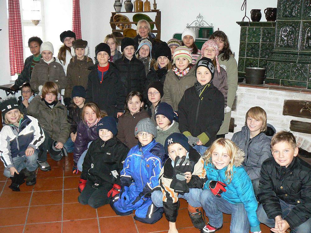 Museum Klasse 4b: Begeistert war die Klasse 4b aus Mitterfels-Haselbach von einer Führung durch das Burgmuseum.